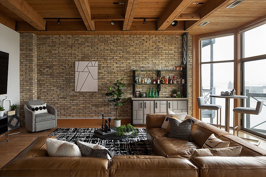 The caramel colors in this urban loft are emphasized by the black embellishments.